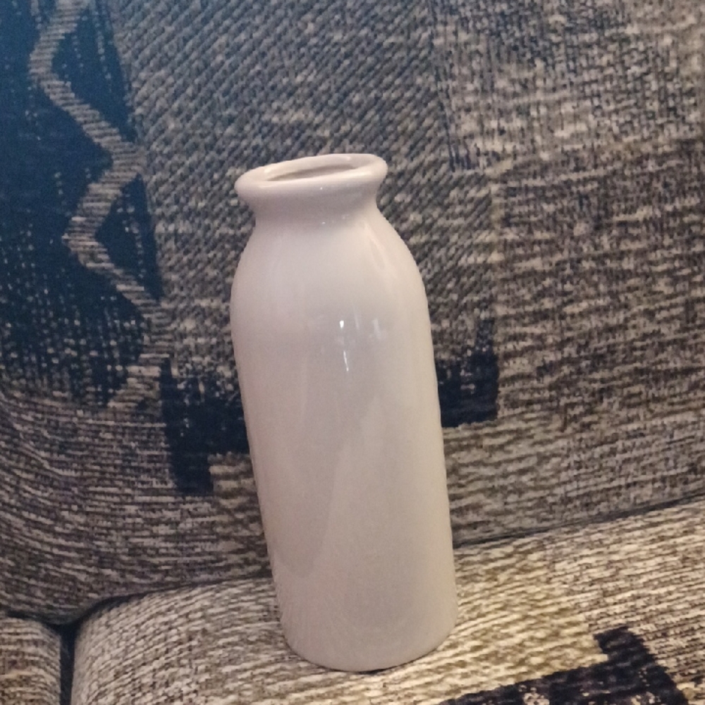 4/$60 Elegant Beige Ceramic Flower Vase